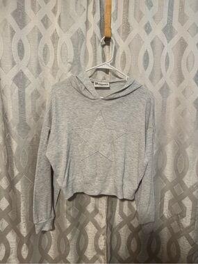 No Boundaries Light Gray Star Cropped Crewneck Sweater